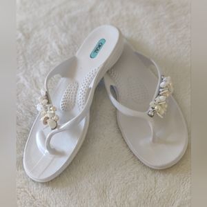 Like New: OKA-Bee White Flip-flops Decorative Women's L (10-11)